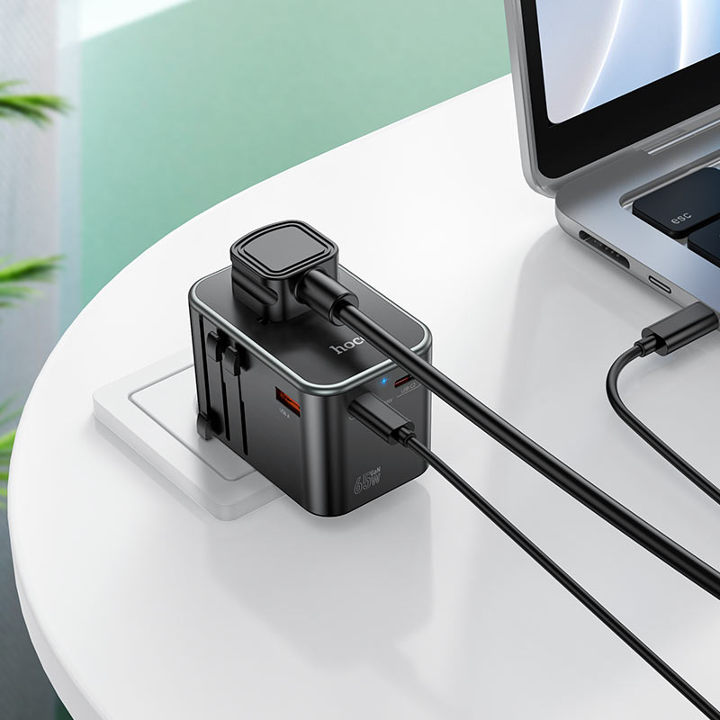 Hoco AC17 Universal PD65W Multi-Region Compact Travel Charger